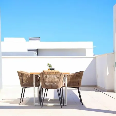 Vanian Gardens Penthouse דירה אסטפונה