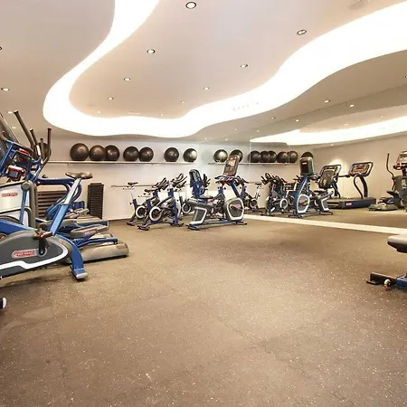 Vanian Gardens Penthouse 埃斯特波纳